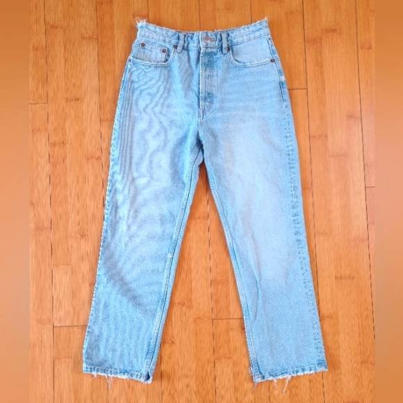 Light Wash Button Fly Straight Leg Zara Jeans Size 6 - Picture 2 of 10